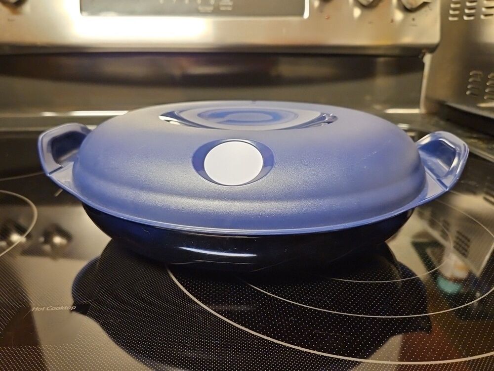 Vintage Tupperware Heat & Serve Oval 4-3/4 Cup 1.1 L 5409A Blue Indigo NWOT